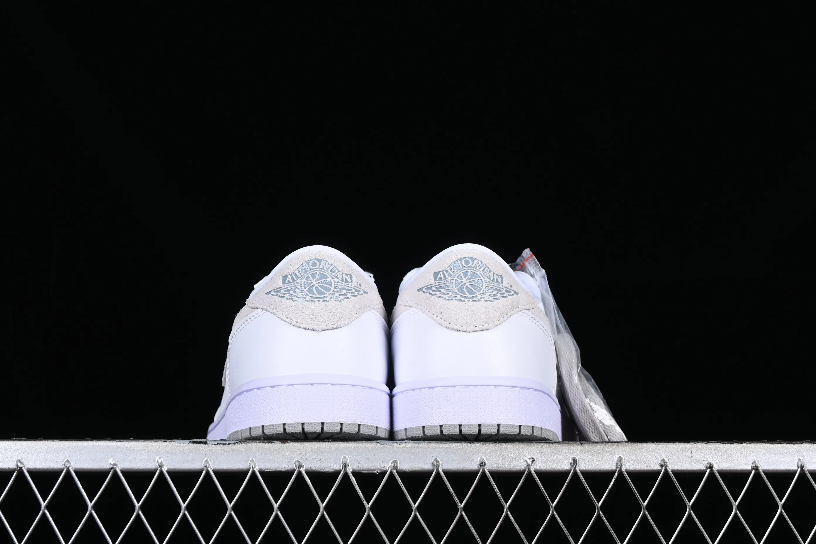 All categories Air Jordan Jordan series basketball shoes Air Jordan 1 Low Z version Air Jordan 1 Low OG "Shattered Backboard" AJ1 Joe 1 customized version white buckle shredded low-top basketball shoes CZ0790-100
